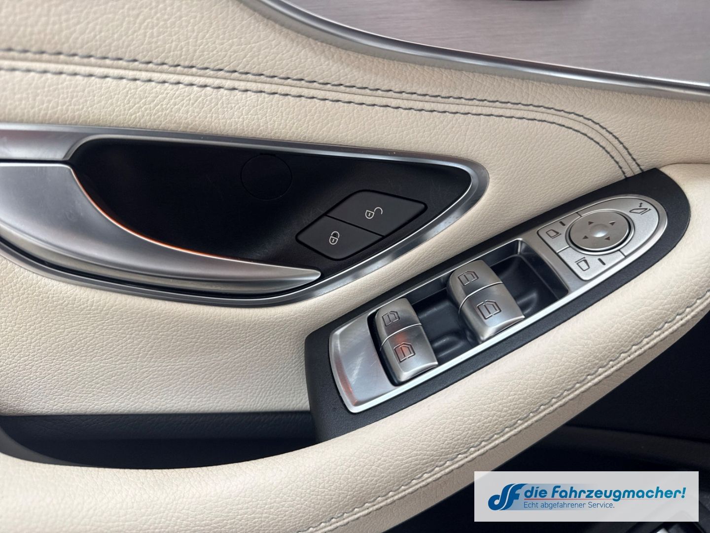 Fahrzeugabbildung Mercedes-Benz C 200 Cabrio 4Matic Sportpaket AMG LED Leder Mem
