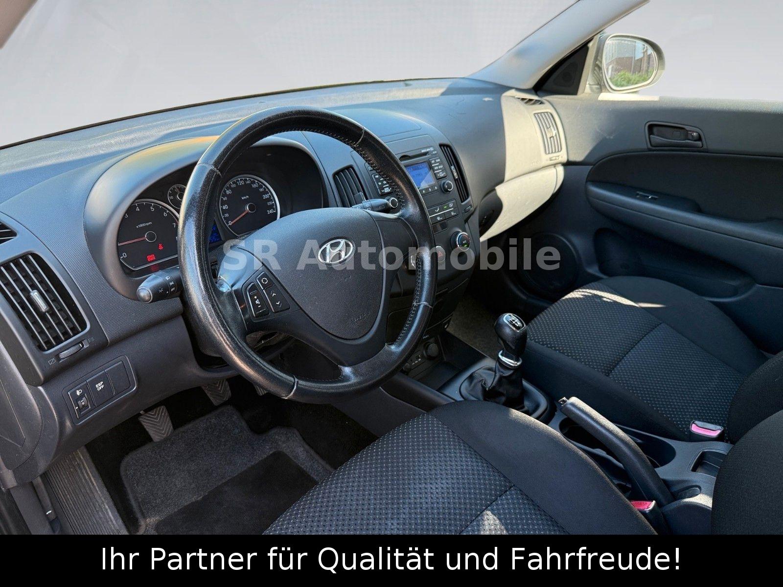 Hyundai i30 2011 — photo 9