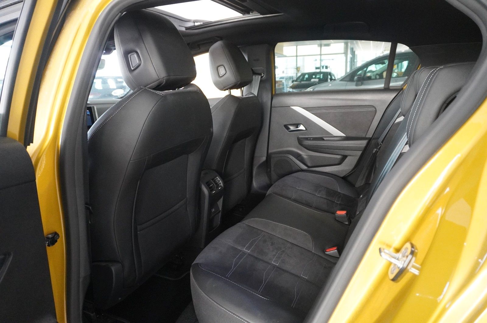 Fahrzeugabbildung Opel Astra L Lim. 1.2T ULTIMATE NAVI/LED/360°/PANO/SH