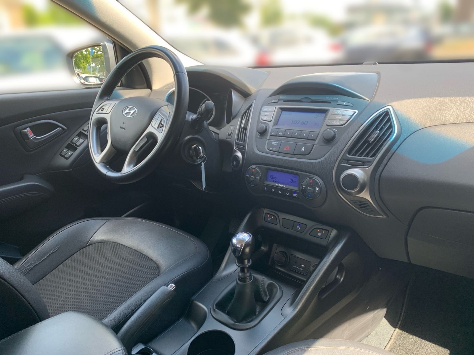 Fahrzeugabbildung Hyundai ix35 1.6 GDI 8-Fach Bereift Teilleder EXPORT