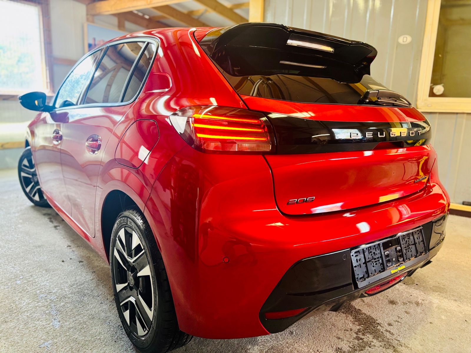 Peugeot 208 Hybrid 100 Allure Automatik/Sitzheizung imagem 2