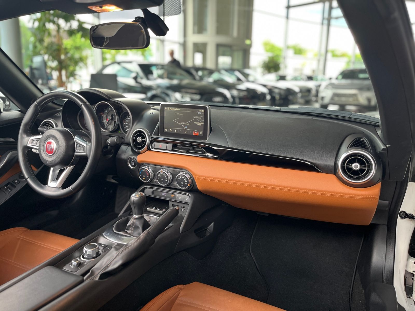 Fahrzeugabbildung Fiat 124 Spider Lusso KLIMA LED NAVI ALU