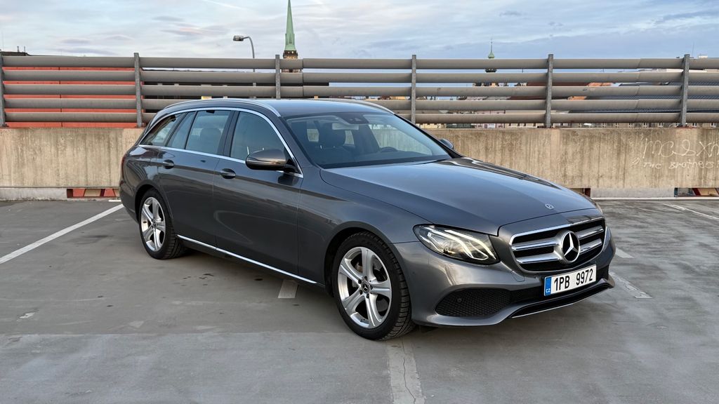 Image of Mercedes-Benz E 220