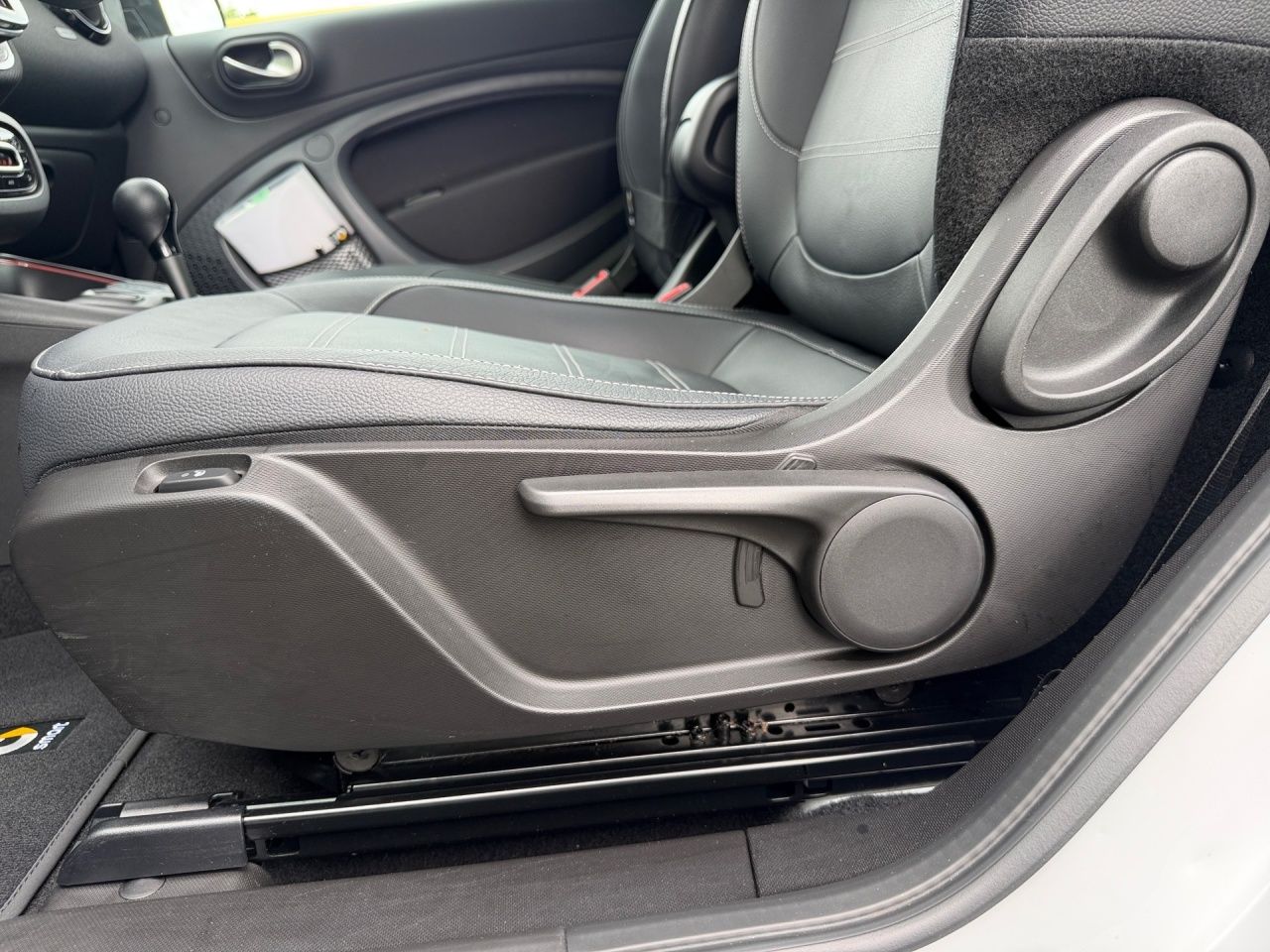 Fahrzeugabbildung Smart smart EQ fortwo cabrio AUT Kam. KlimaA LM Leder