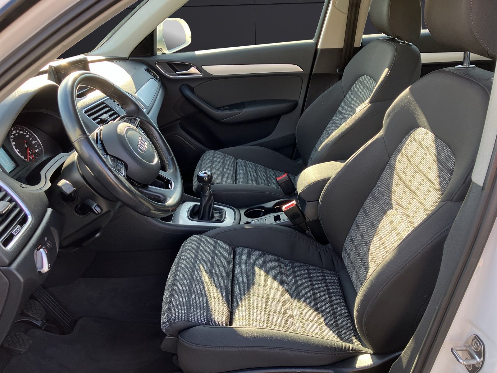 Fahrzeugabbildung Audi Q3 2.0 TDI sport AHK Xenon SHZ