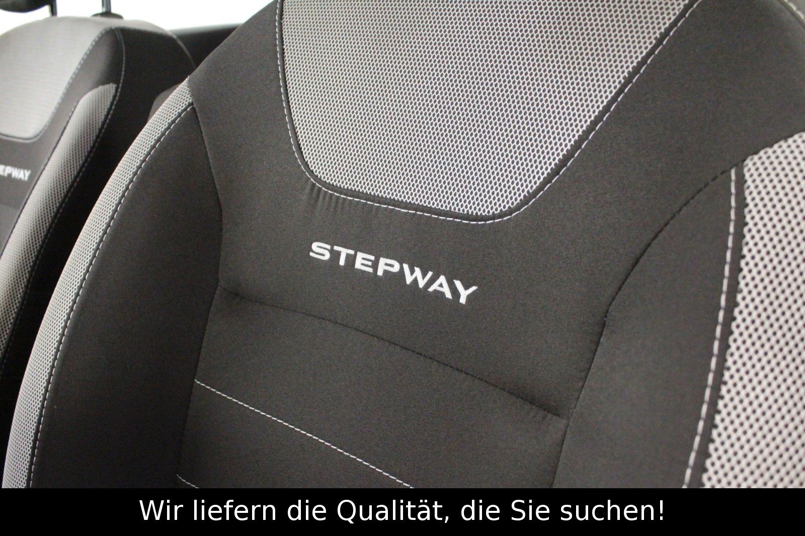 Fahrzeugabbildung Dacia Lodgy SCe 100 Stepway*7-Sitzer*Navi*