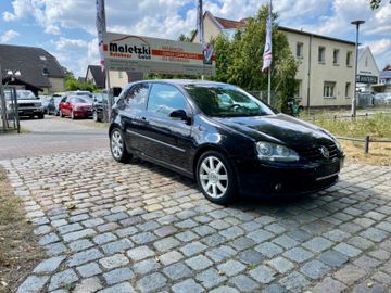 Fahrzeugabbildung Volkswagen Golf 1.6 Sportline*Sitzheizung*Lichtsensor*