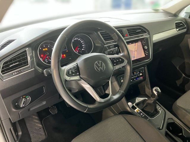 Fahrzeugabbildung Volkswagen Tiguan 1.5 TSI 110KW NAVI LED SHZG MFA