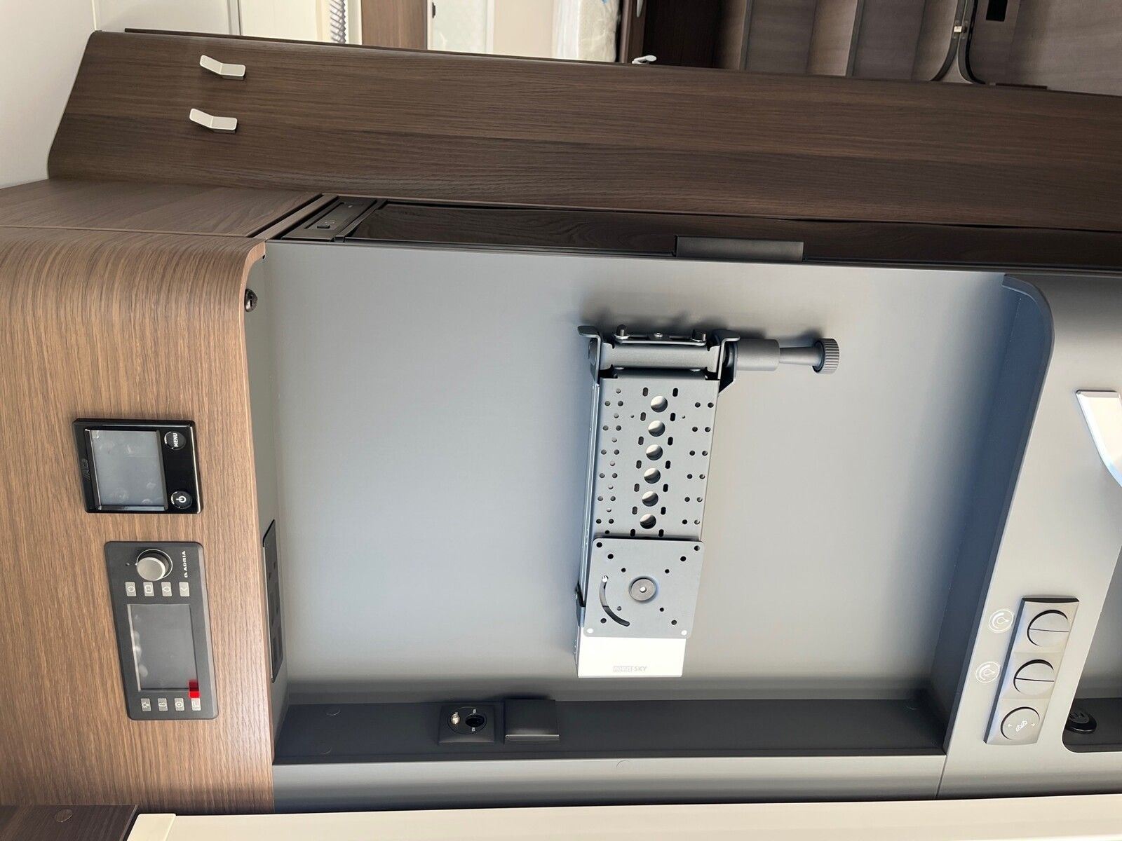 Fahrzeugabbildung Adria Coral Supreme 670 SL RFK,LED,ALDE, Messe Aktion