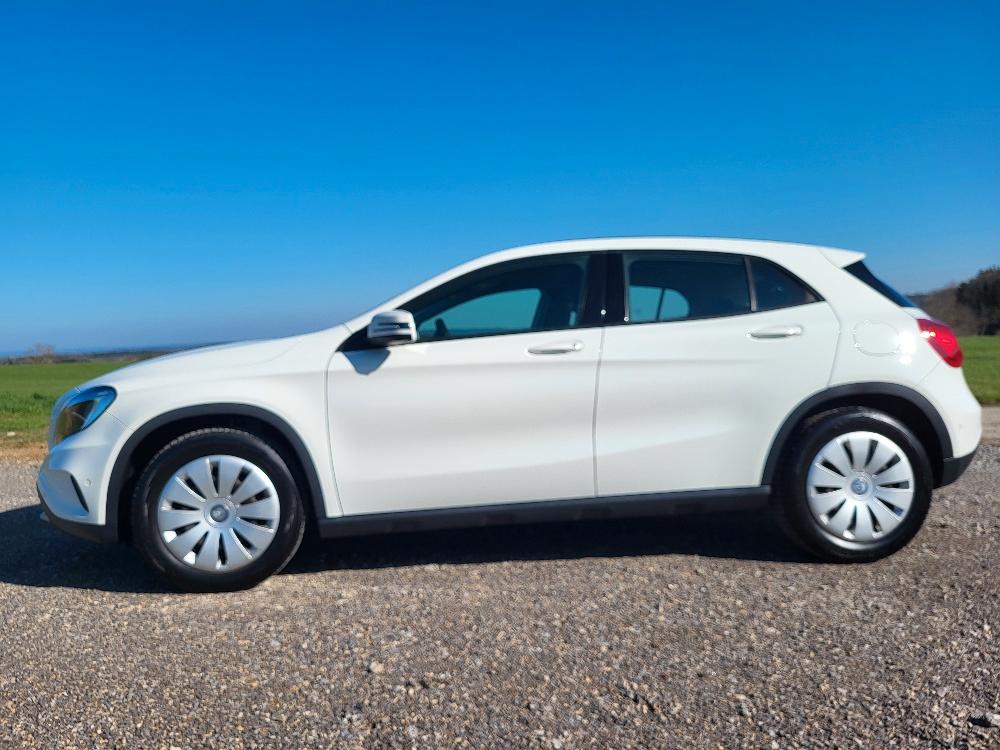 Mercedes-Benz GLA 200