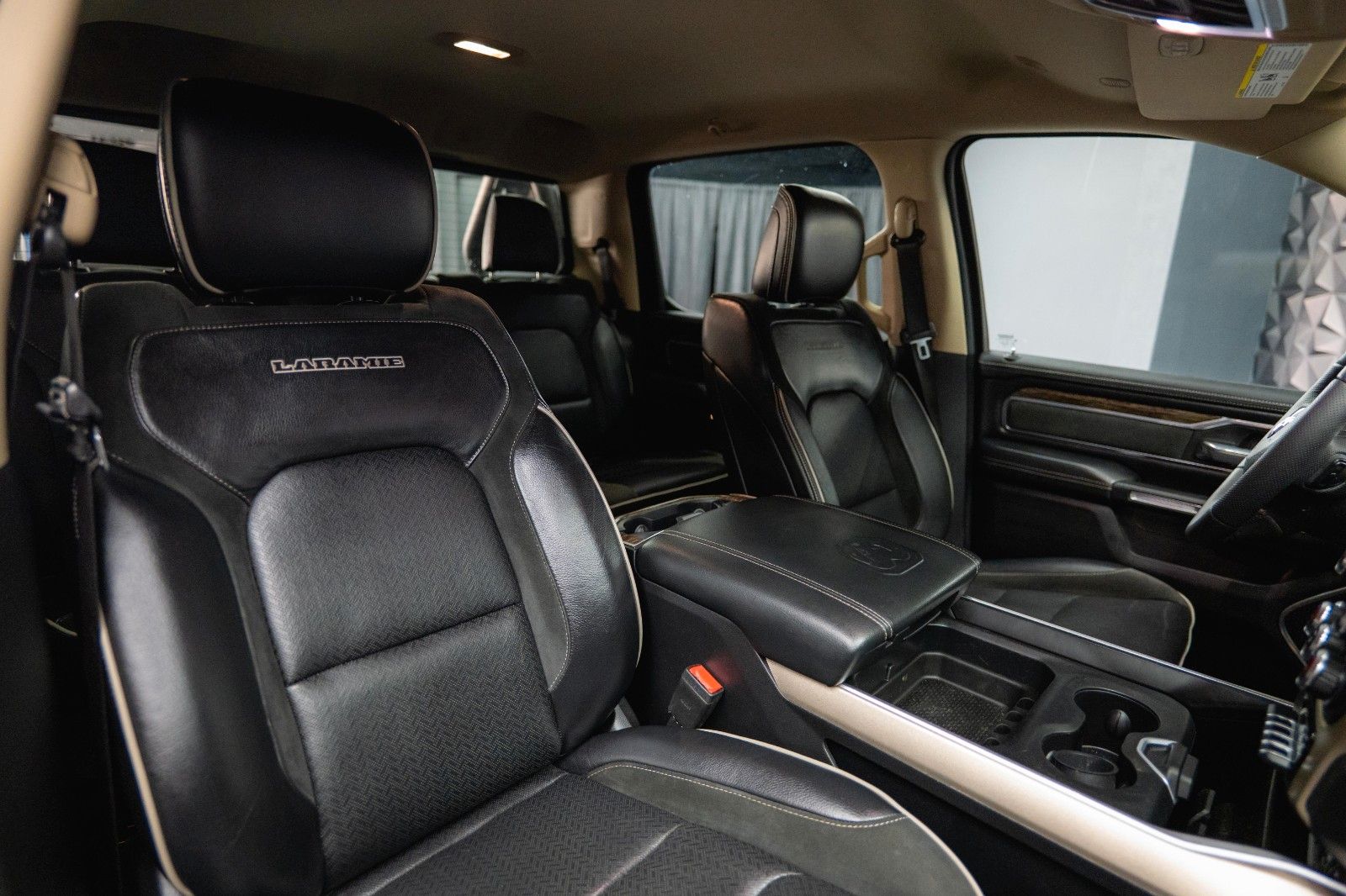 Fahrzeugabbildung Dodge RAM 5.7 V8 HEMI 4x4 NIGHT-Edition LARAMIE *LED*