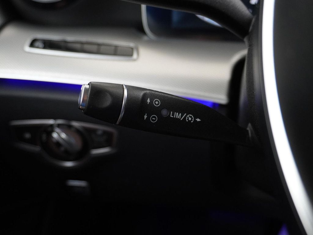 Mercedes-Benz E 350 e Avantgarde AHK Widescreen Sfeer verlicht