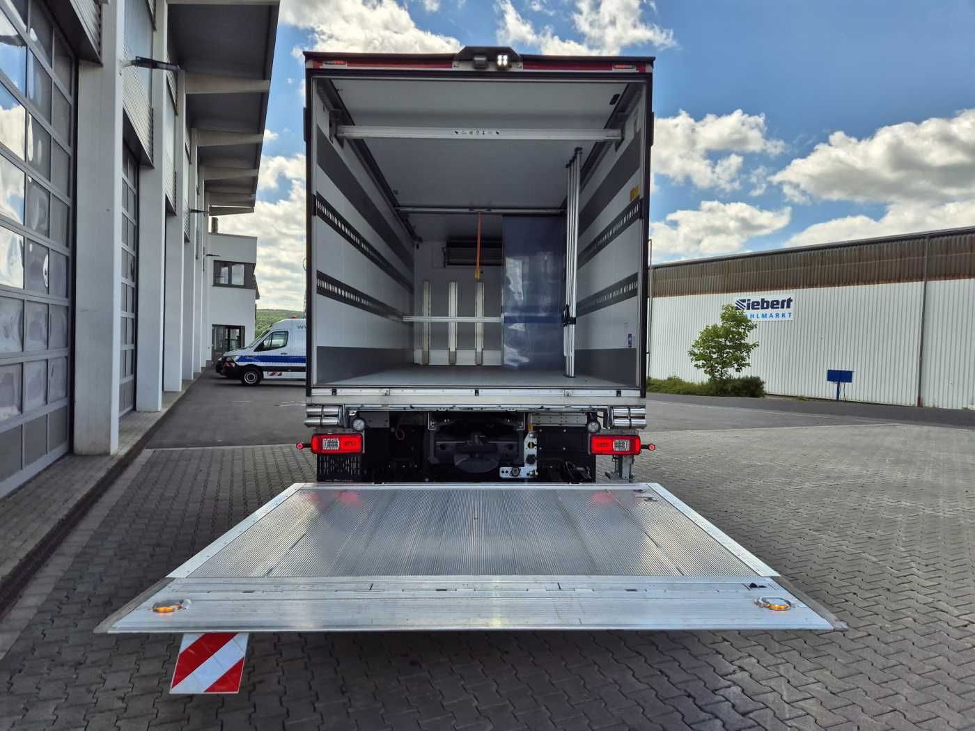 Fahrzeugabbildung Iveco S-Way AD190S40/FP ThermoKing T-1000R LBW Tür AHK