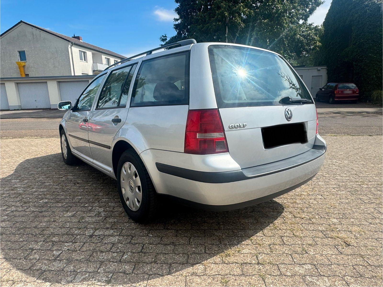 Volkswagen Golf 2004 — interior