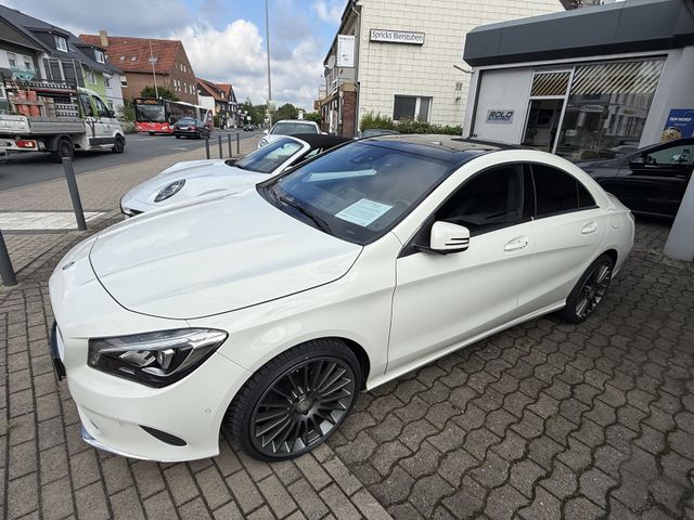 MERCEDES-BENZ CLA 180 7G Urban Panorama Leder Navi Totwinkel