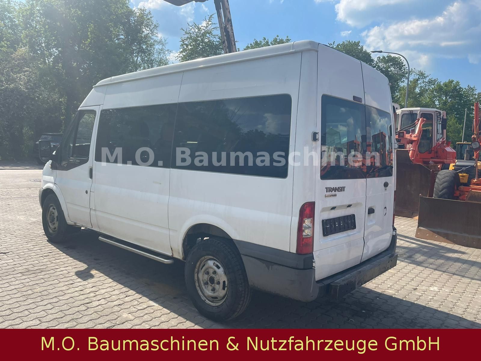 Fahrzeugabbildung Ford Transit  115 T 330 / 2,4 Liter / 9 Sitzer /