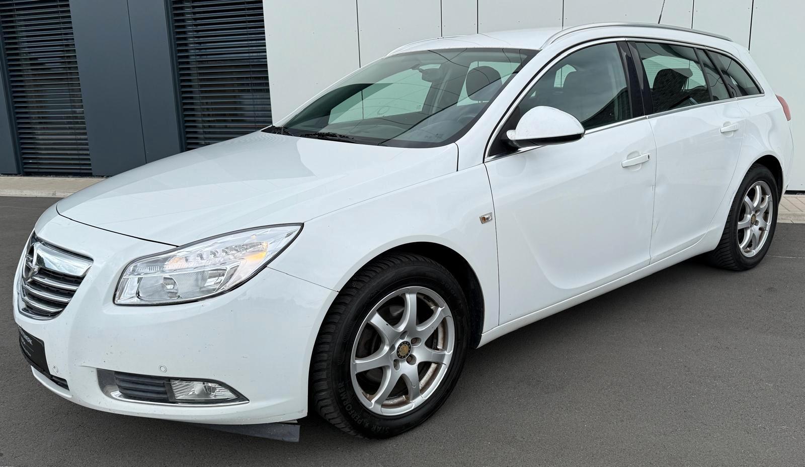 Opel Insignia 2012 — rear view
