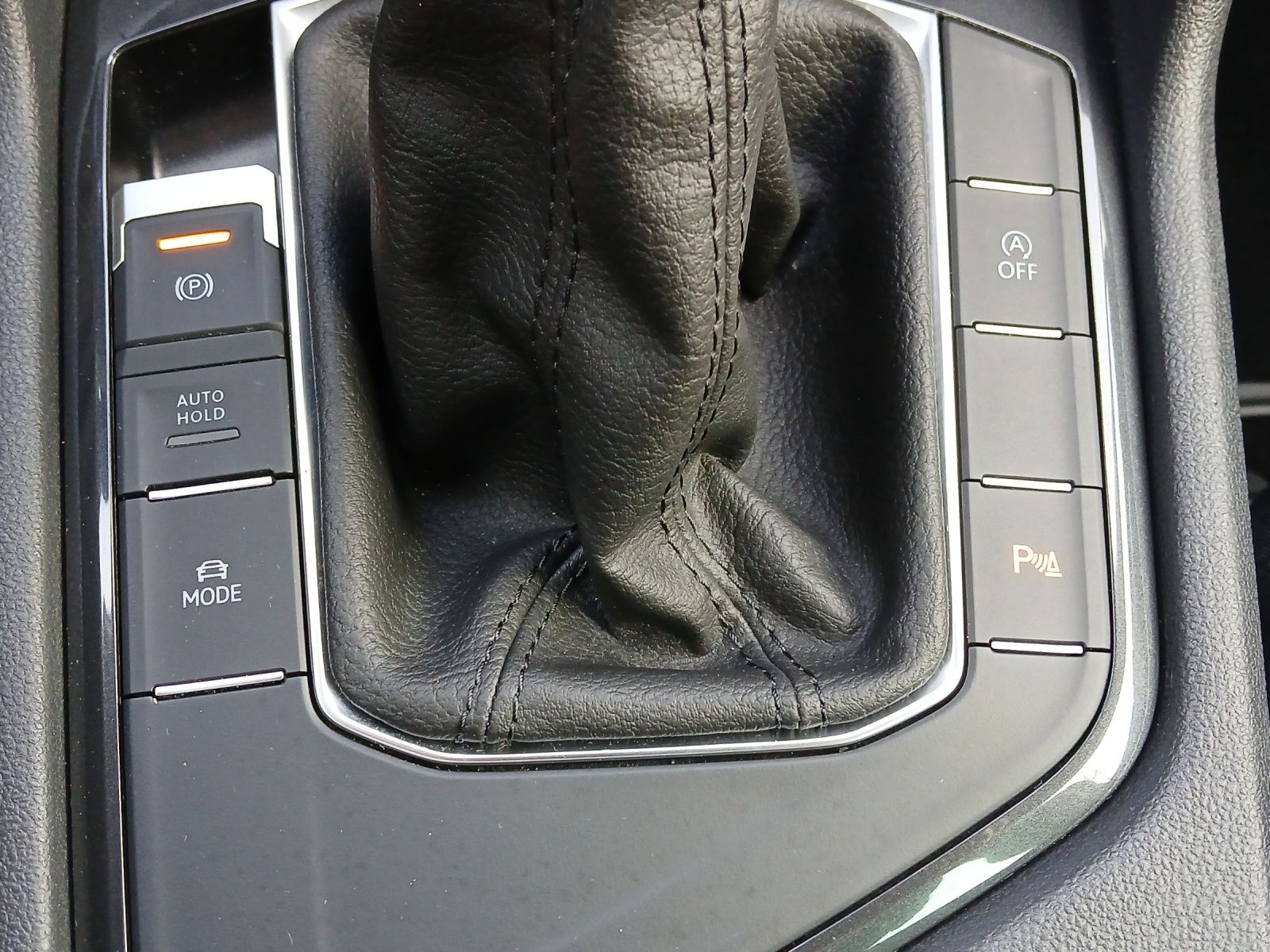 Fahrzeugabbildung Volkswagen Tiguan TSI Move LED CarPlay ACC PDC SHZ LHZ