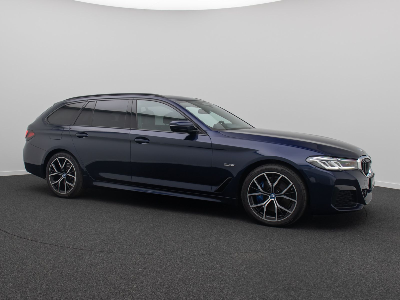 Fahrzeugabbildung BMW 530e xD M Sport Laser DAB H/K HUD AHK Panorama