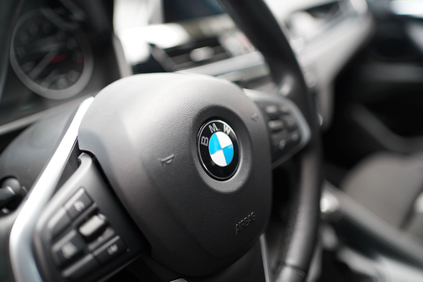 Fahrzeugabbildung BMW X1 18i Advantage +Sportsitze+LED+Parkassistent+