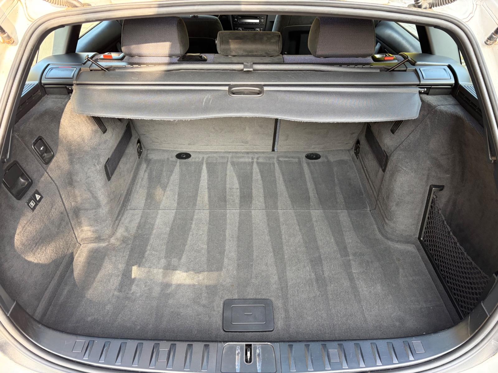 BMW 318 2010 — photo 15