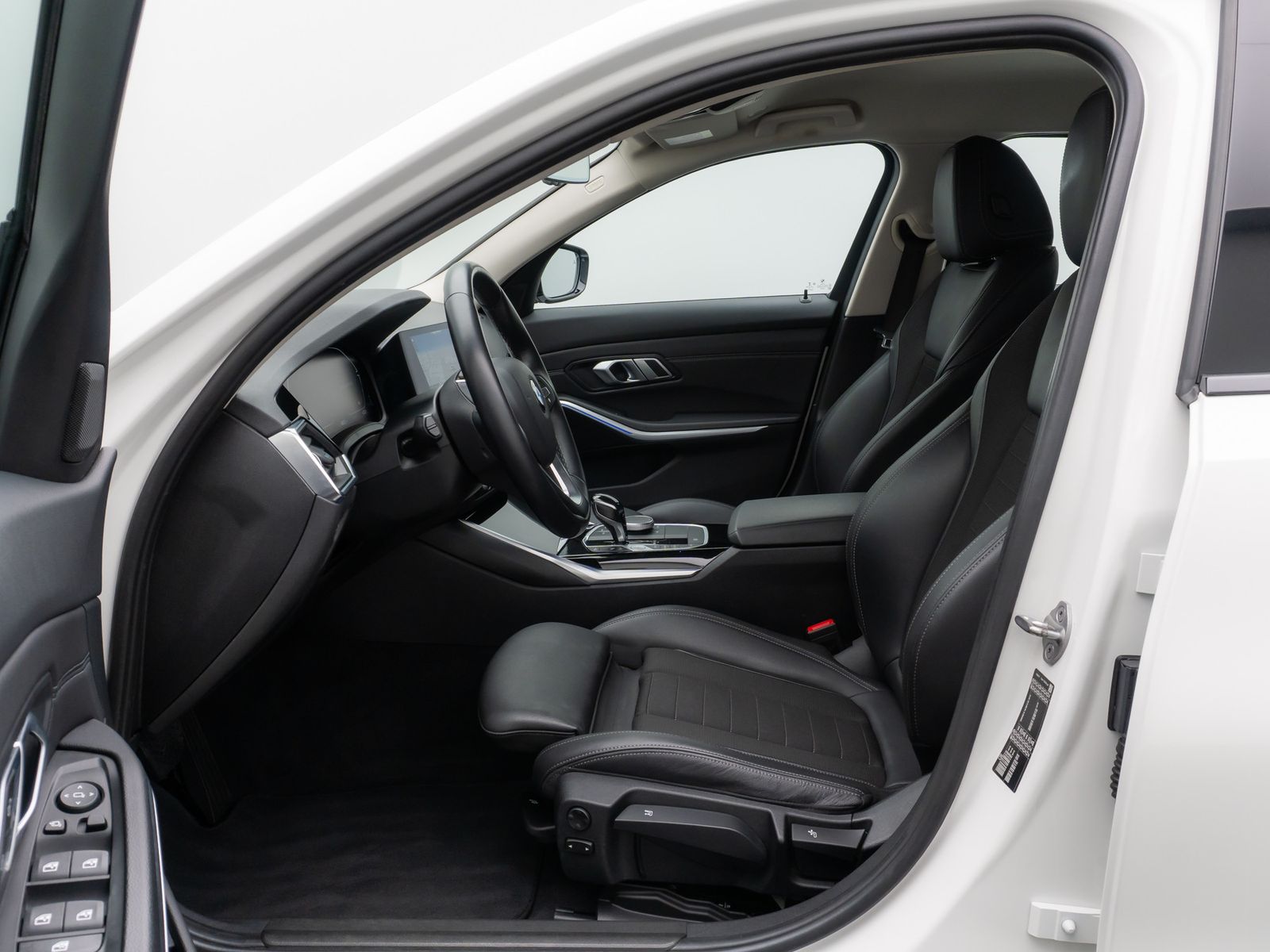 Fahrzeugabbildung BMW 320i Sport Line HUD DAB Lordos Alarm HiFi Komfor
