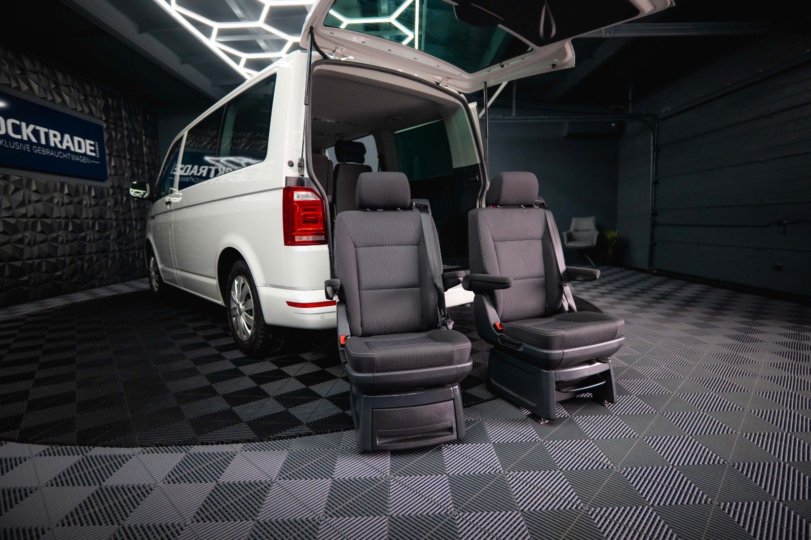 Fahrzeugabbildung Volkswagen T6 Multivan 2.0 TSI Behindertenumbau *LED*ACC*