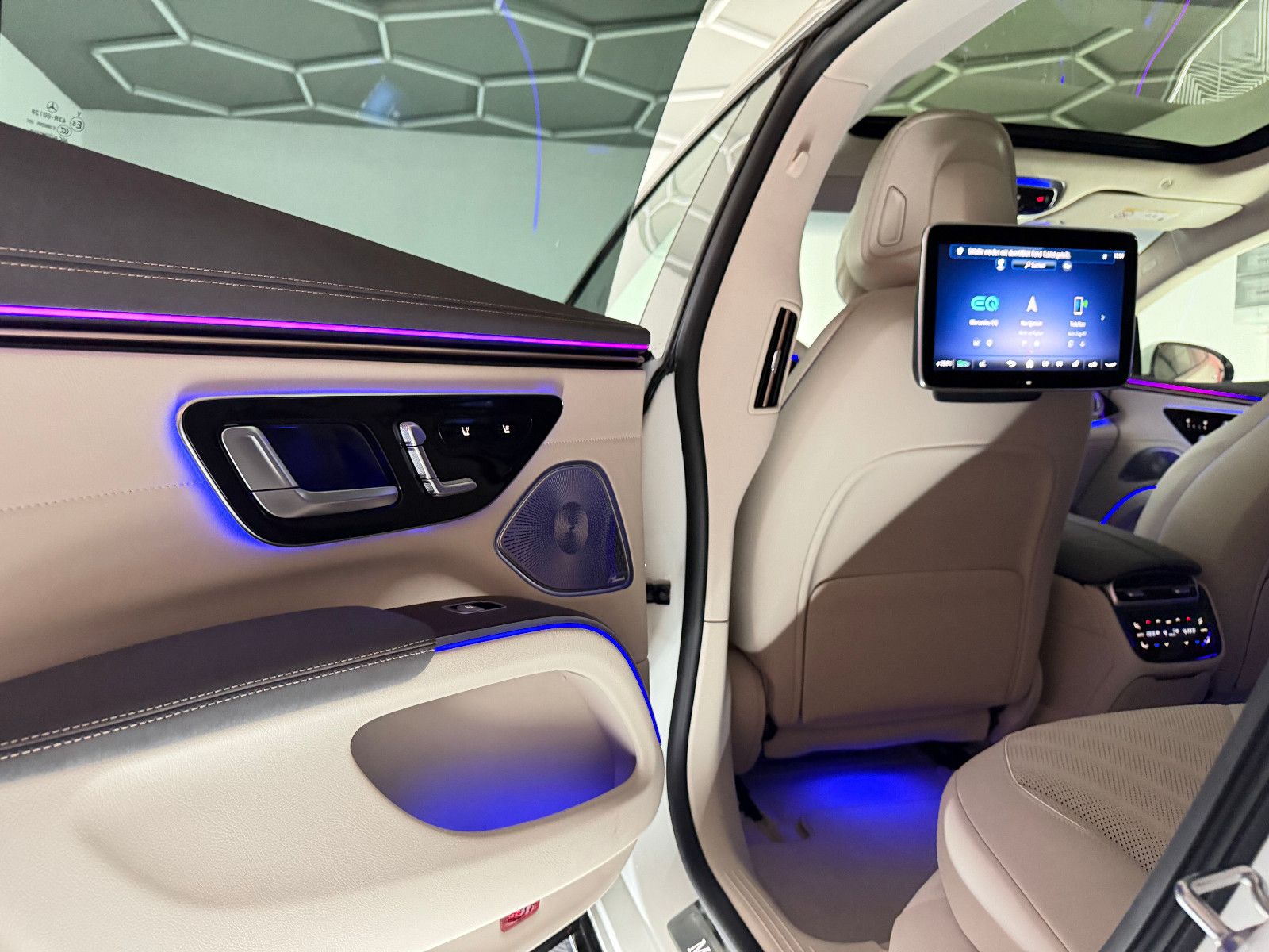 Fahrzeugabbildung Mercedes-Benz EQS EQS 580 4Matic/BURMESTER/HuD/PANO/98,5% SOH