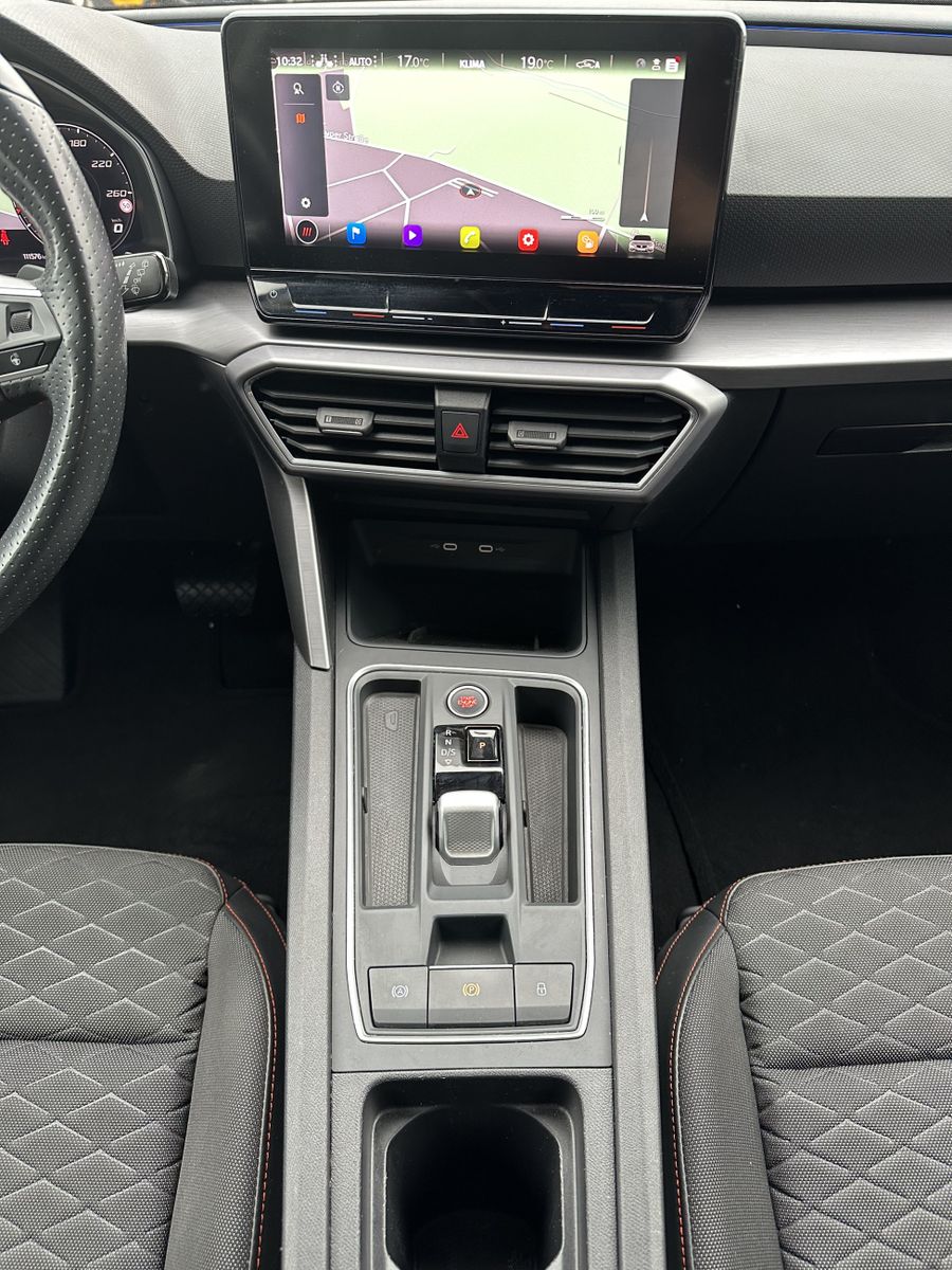 Fahrzeugabbildung SEAT Leon SpT 2.0 TDI DSG FR NAV+LED+ACC+AHK+VCOCKPIT