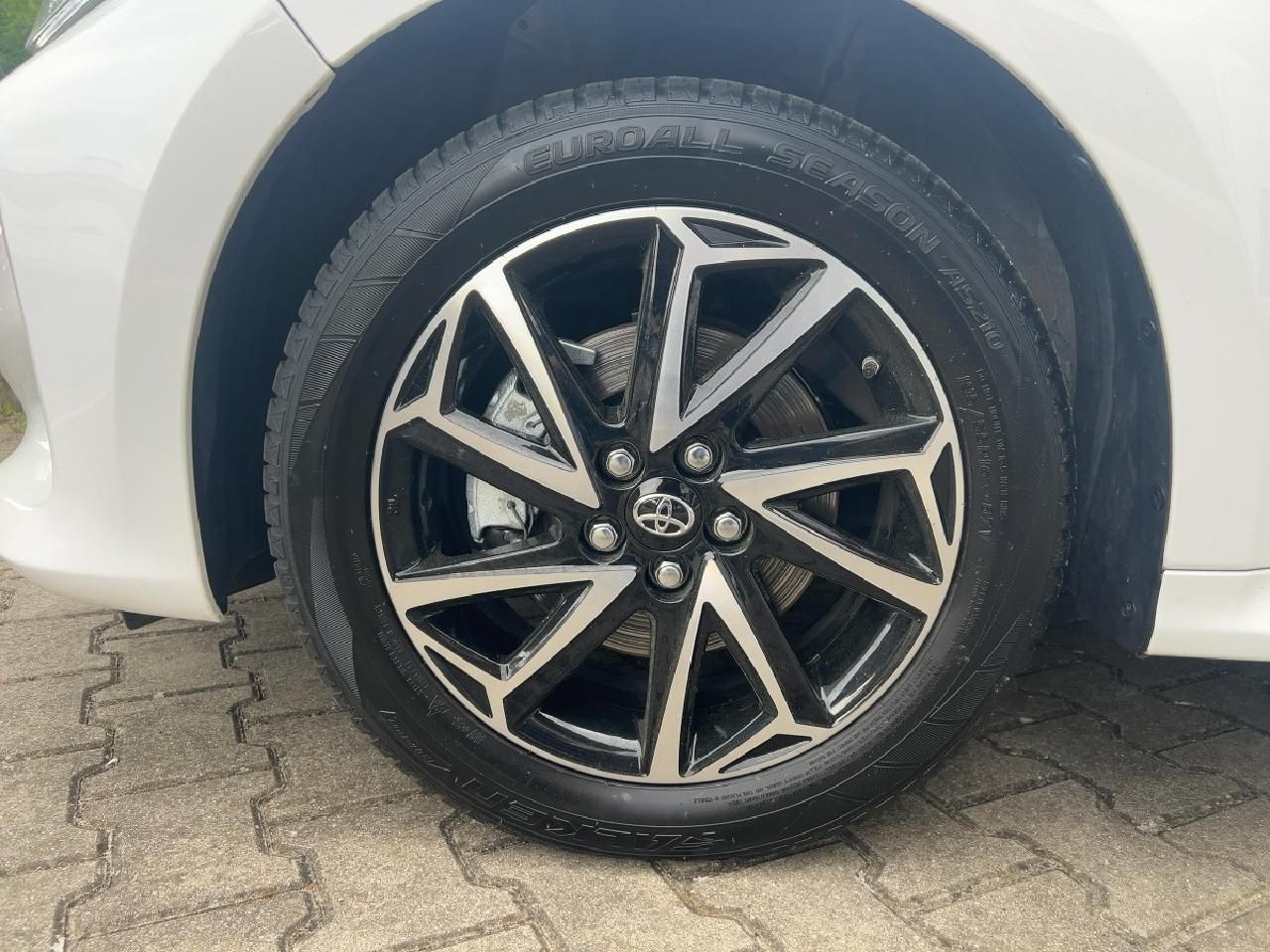 Fahrzeugabbildung Toyota Yaris Hybrid Team Deutschland