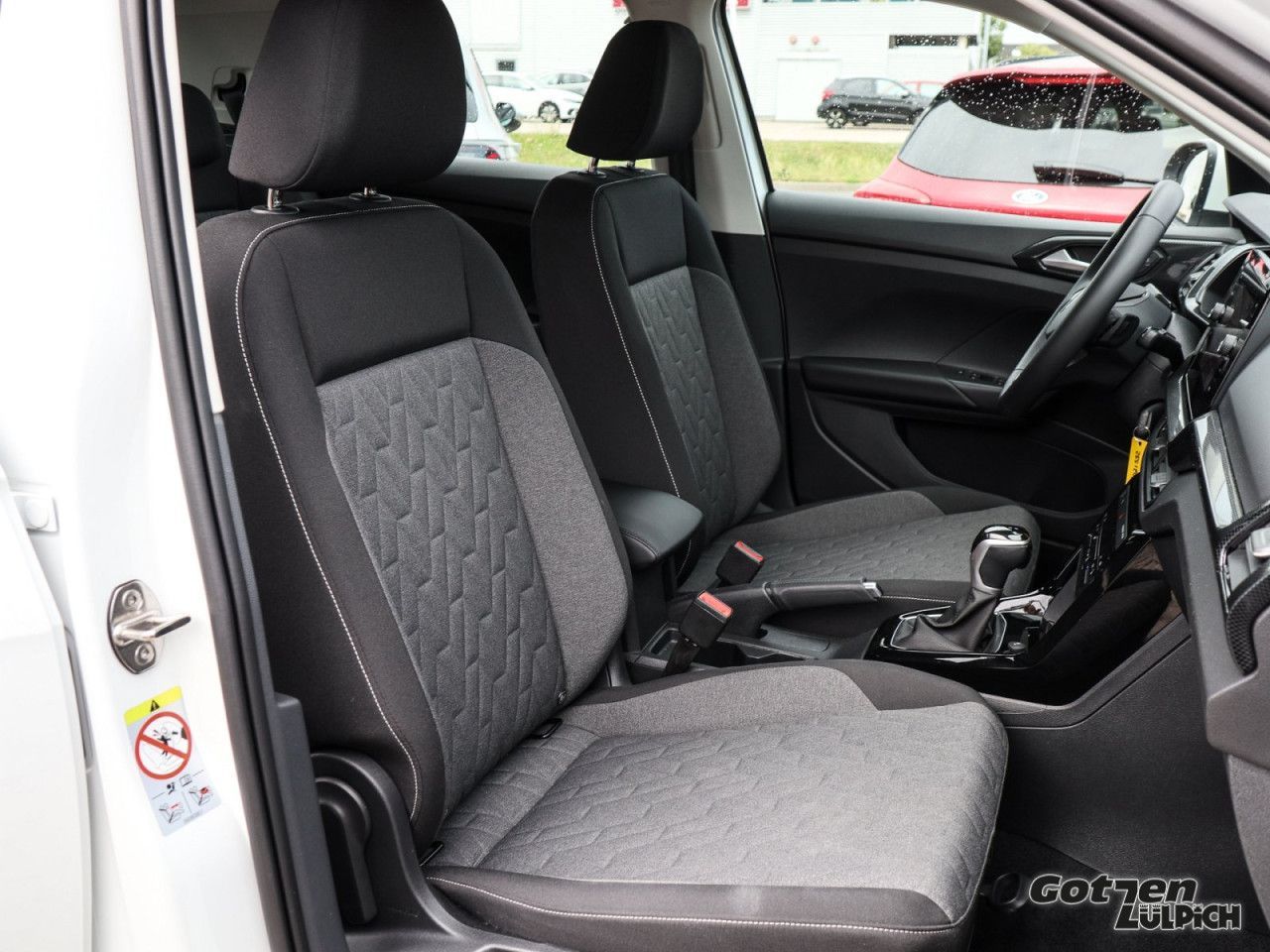 Fahrzeugabbildung Volkswagen T-Cross 1.0 TSI Life Navi ACC DSG IQ.DRIVE AHK
