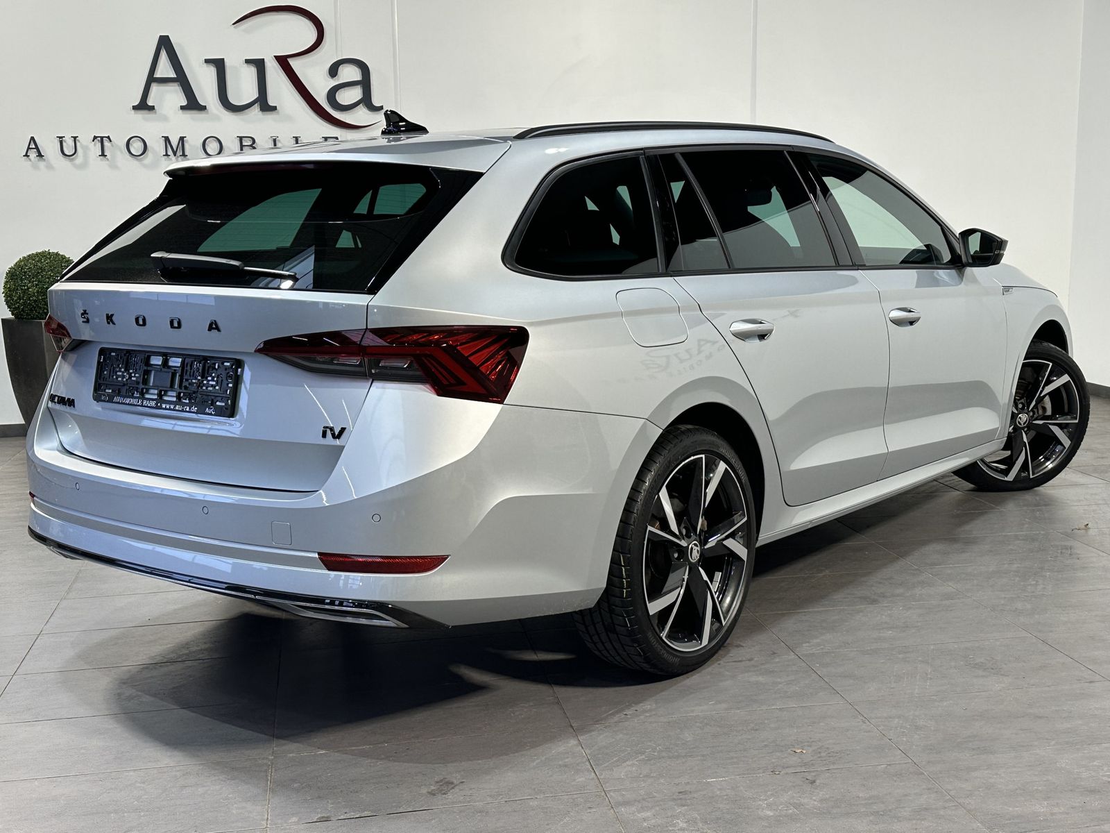 Fahrzeugabbildung SKODA Octavia Combi iV DSG Sportline NAV+LED+PANO+VC