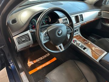 Jaguar XF *Keyless*AHK*BI-XENON*Leder*2-Zonen*