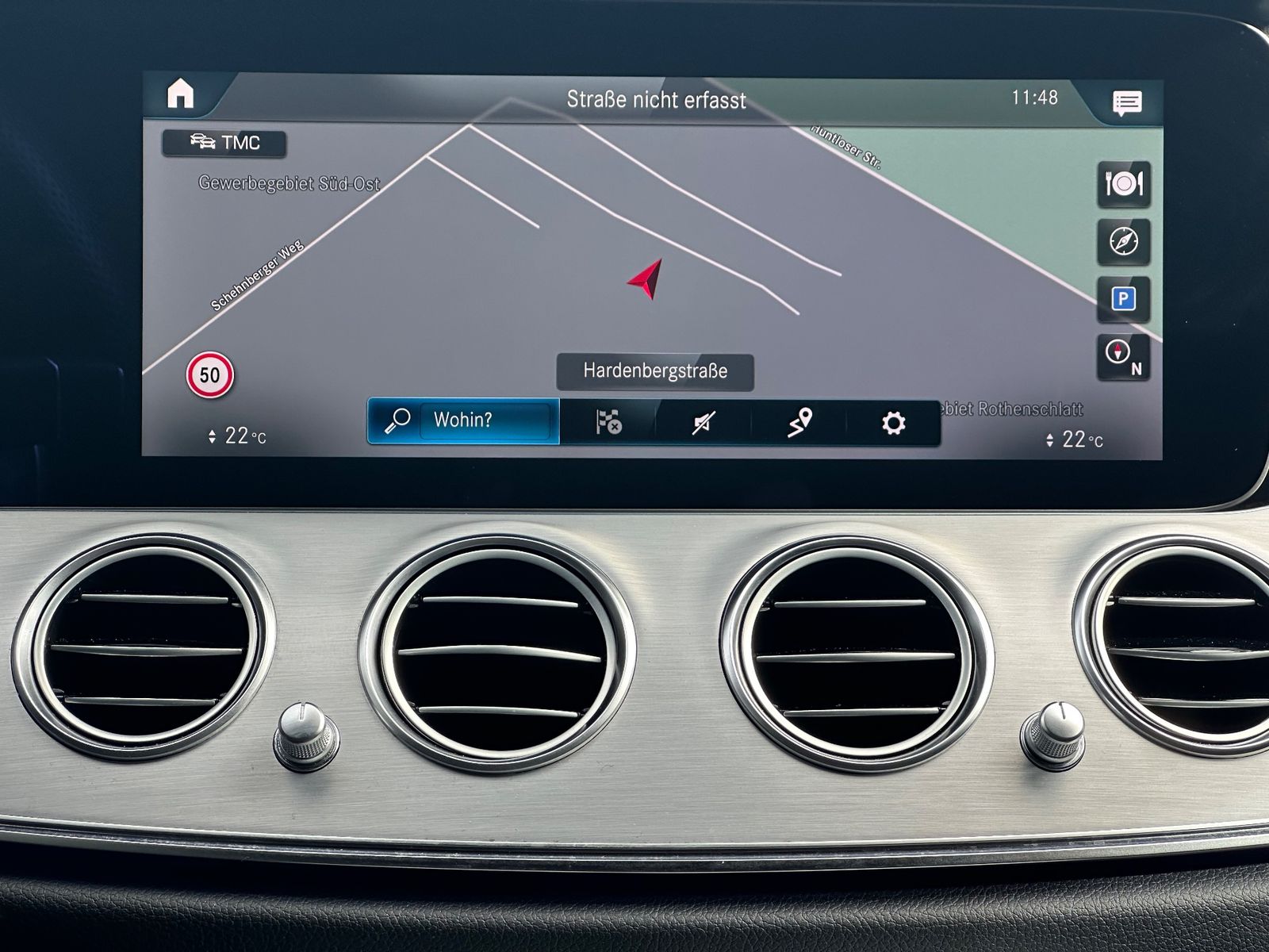Fahrzeugabbildung Mercedes-Benz E 220 d T AMG Line NAV+LED+AHK+KAMERA+20ZO
