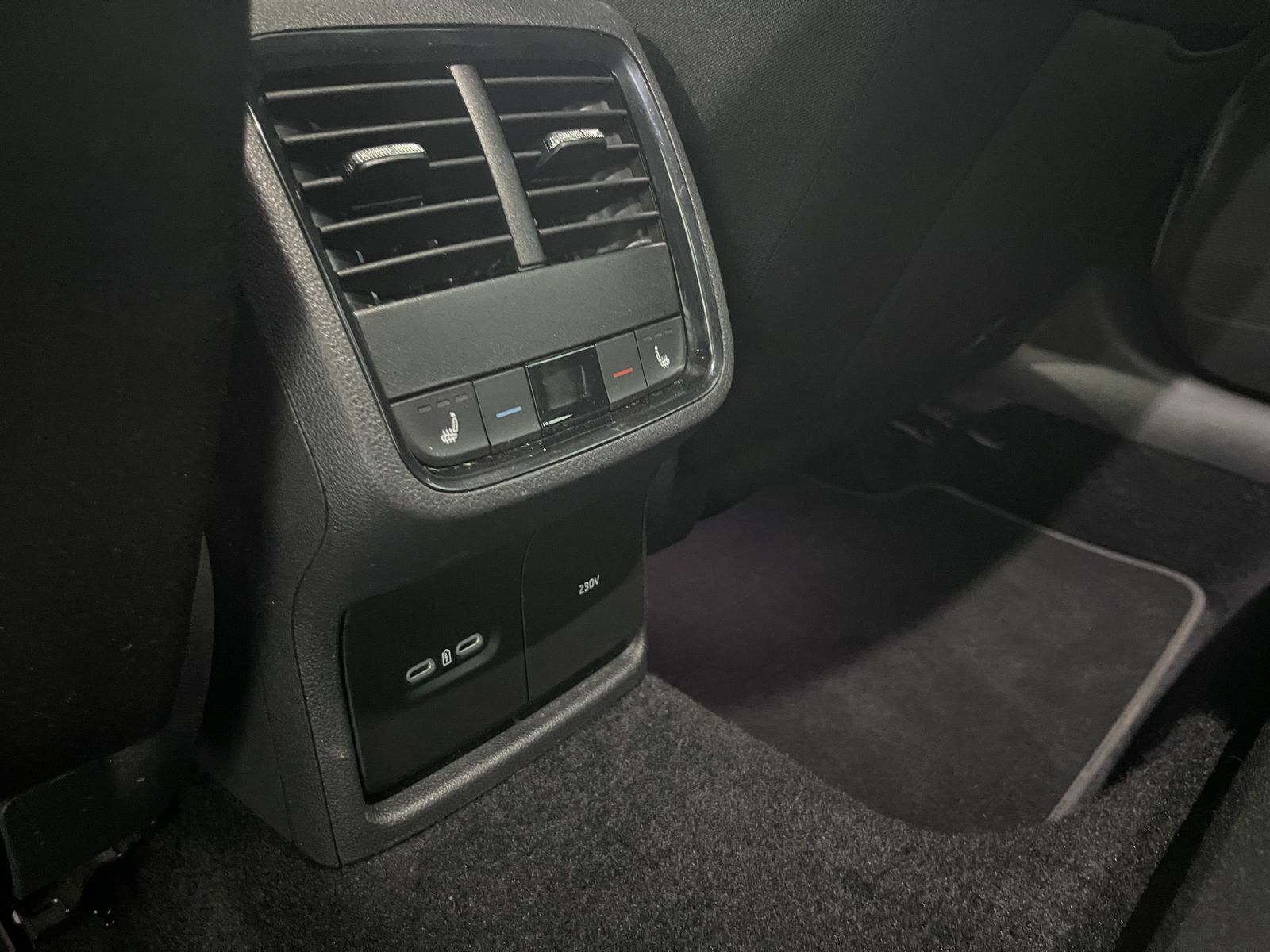 Fahrzeugabbildung SKODA Octavia 2.0 TDI*LED-Matrix*Cam*ACC*STHZ*Navi*