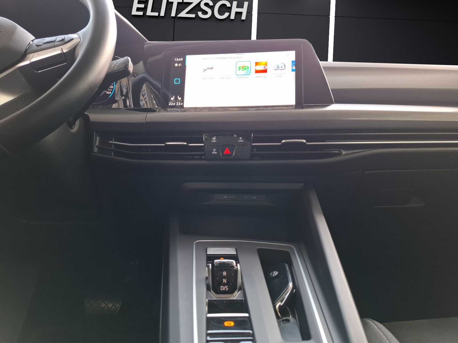 Fahrzeugabbildung Volkswagen Golf VIII Variant eTSI Stye DSG STH LED Navi AID