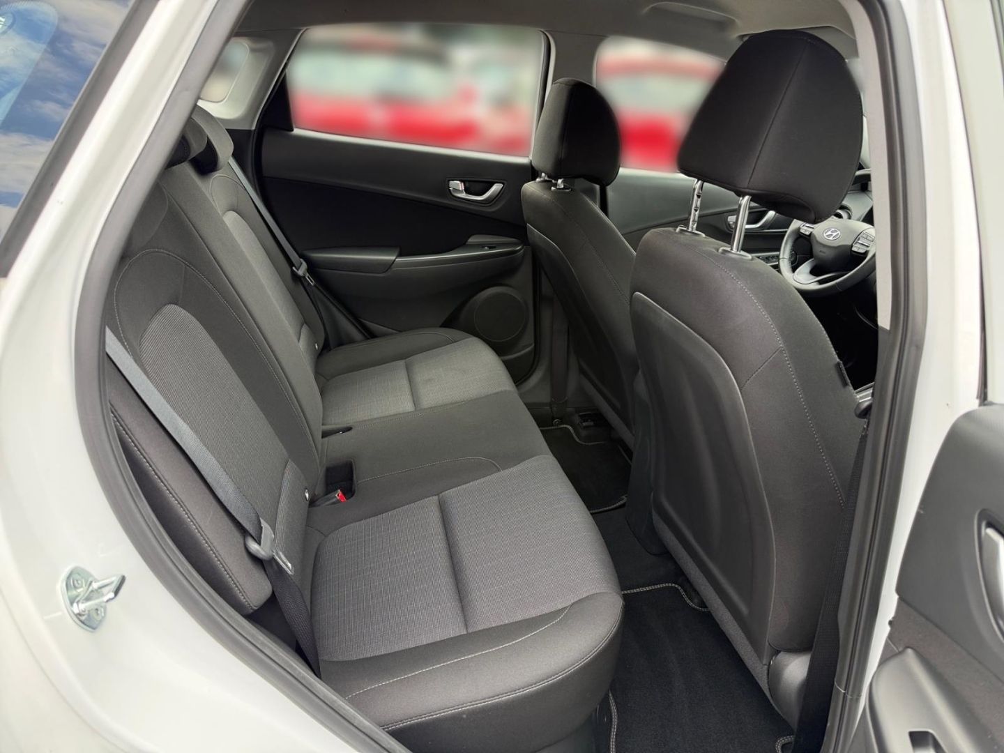 Fahrzeugabbildung Hyundai KONA 1.6 Hybrid Select Winterpaket Allwetterreif