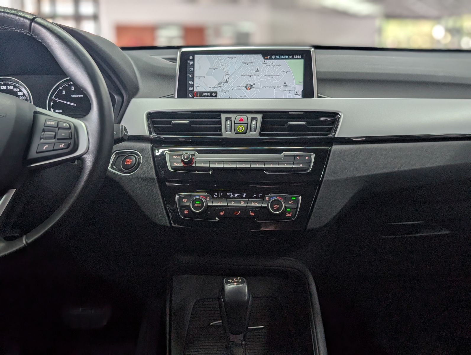 Fahrzeugabbildung BMW X1 xDrive 25e Advantage AHK LED APP VIRT SoH 87%