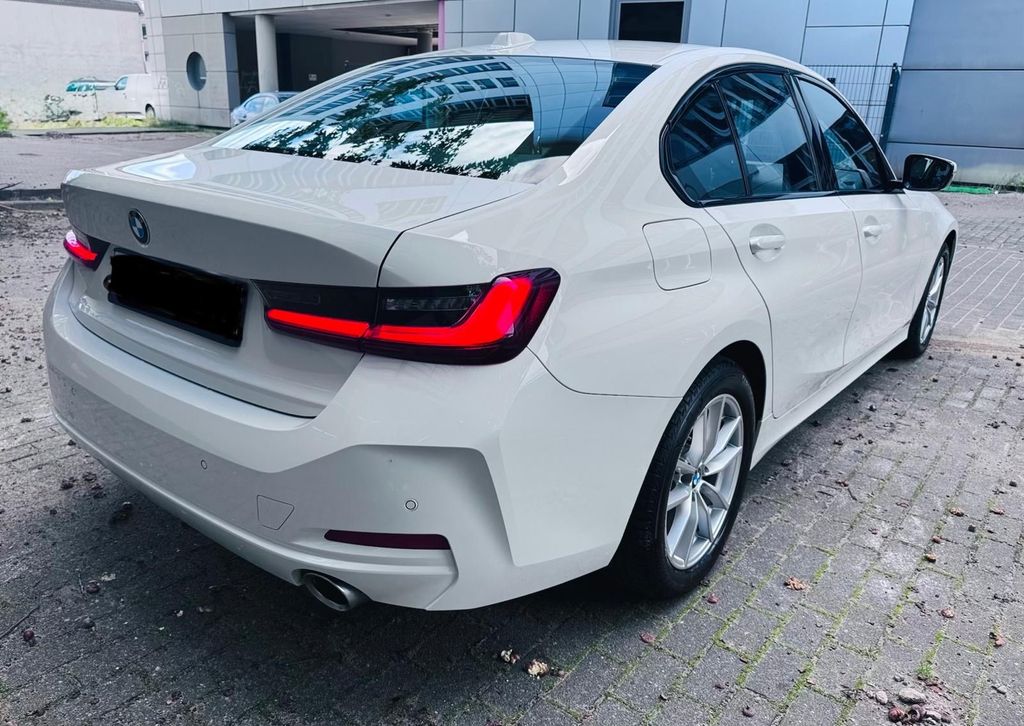 Image of BMW 320