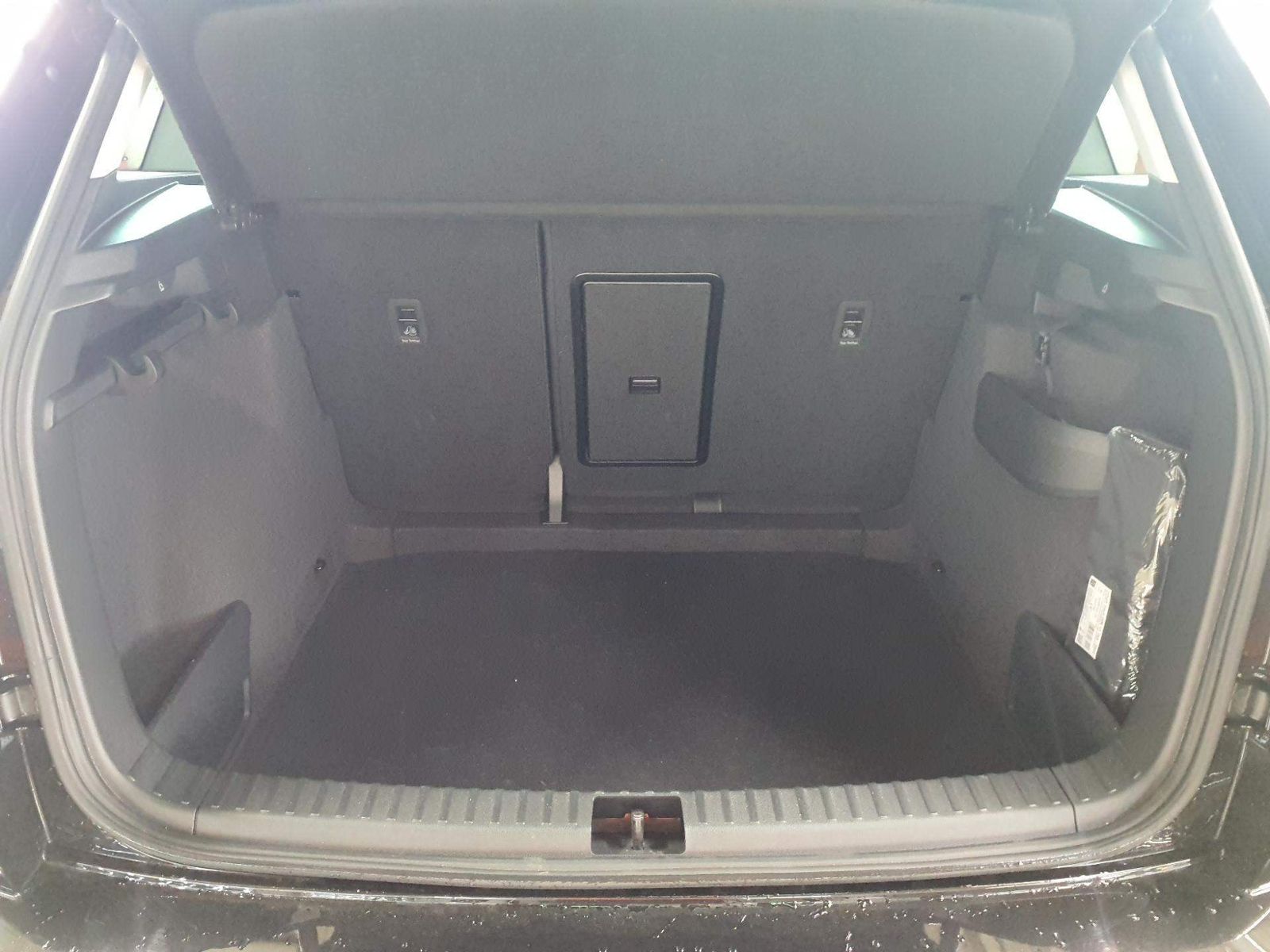 Fahrzeugabbildung SKODA Karoq Tour 2.0 TDI DSG | LED AHK RFK ACC