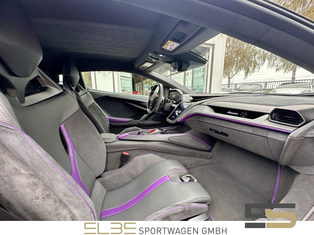 LAMBORGHINI Revuelto 2026