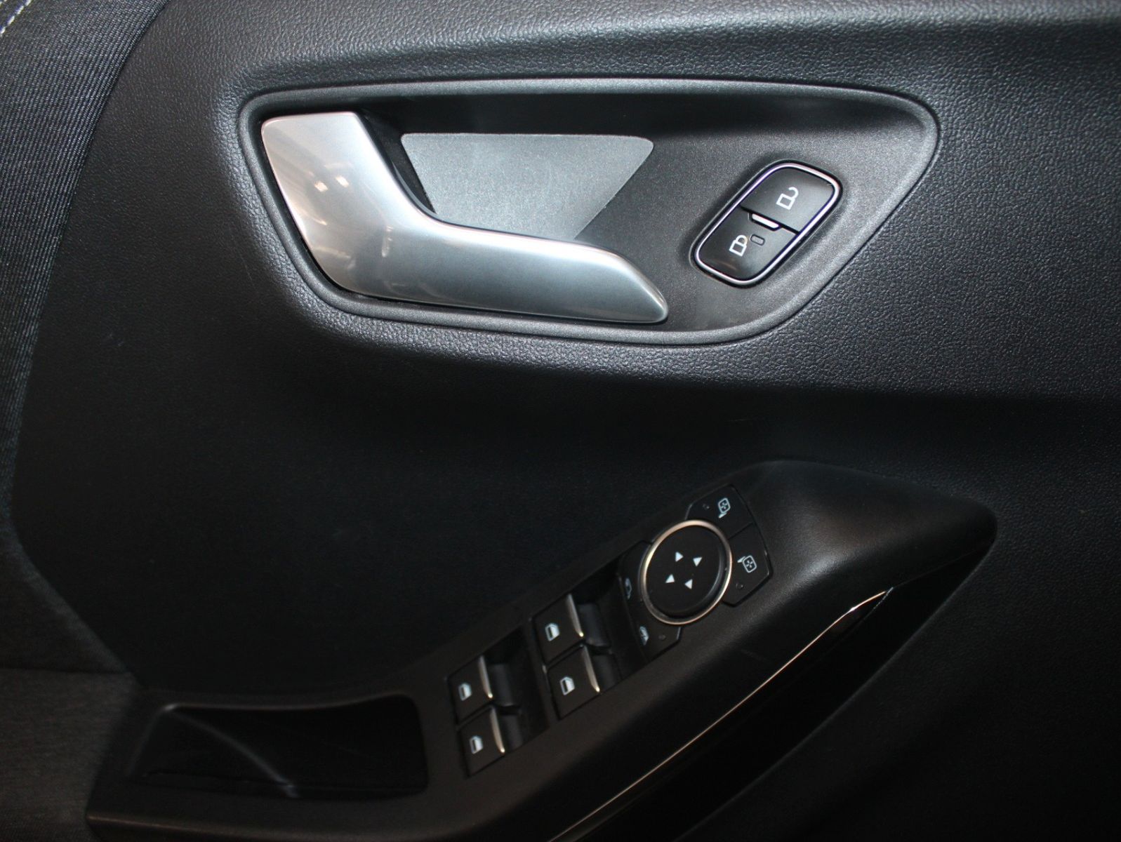 Fahrzeugabbildung Ford Puma Titanium Automatik NAVI LED ACC WinterPak