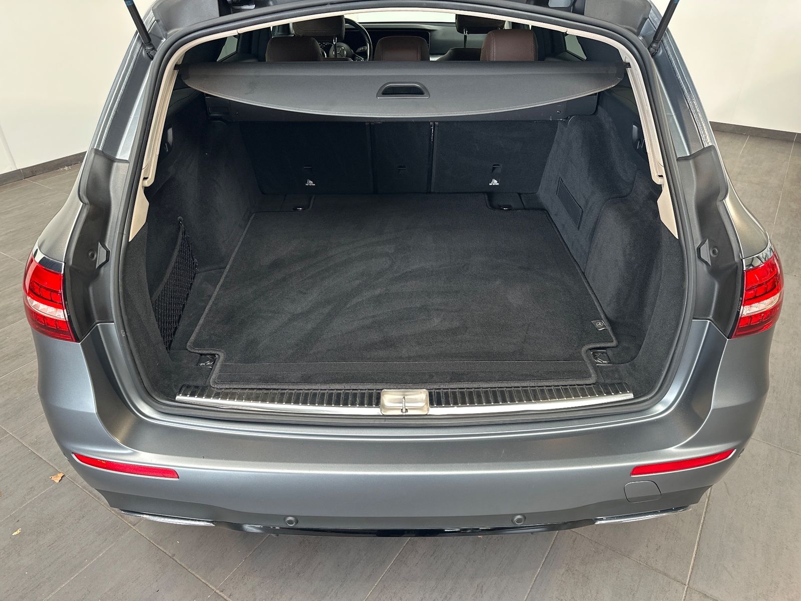Fahrzeugabbildung Mercedes-Benz E 400d T 4Matic AMG-Line NAV+LED+360GRAD