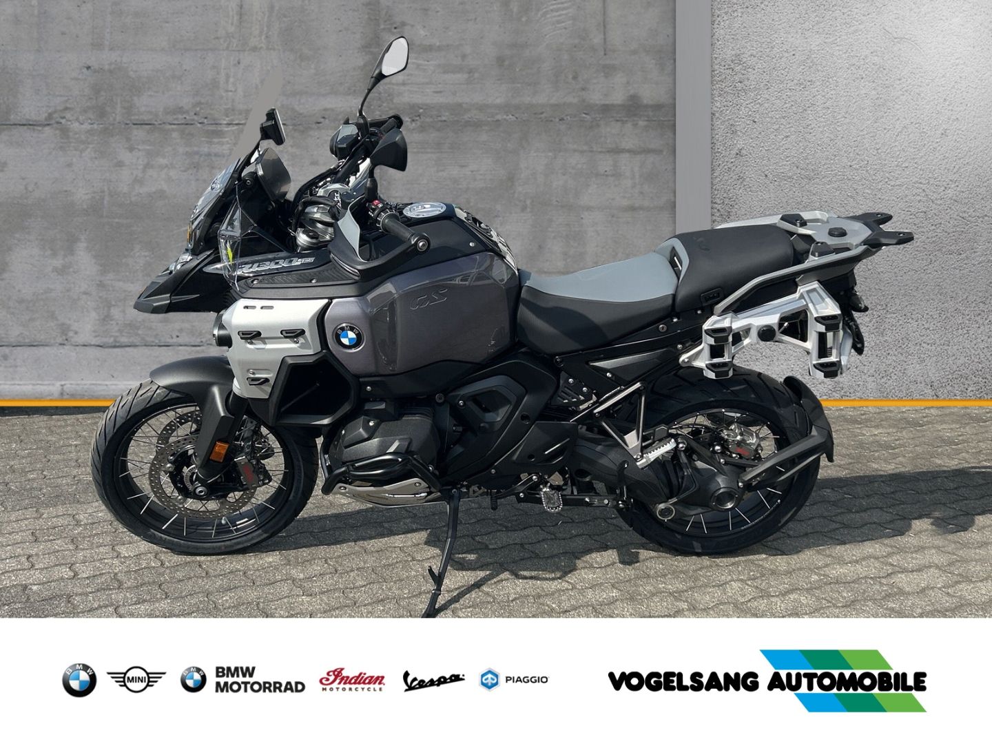 Fahrzeugabbildung BMW R 1300 GS Adventure Triple Black, Touren-Paket,