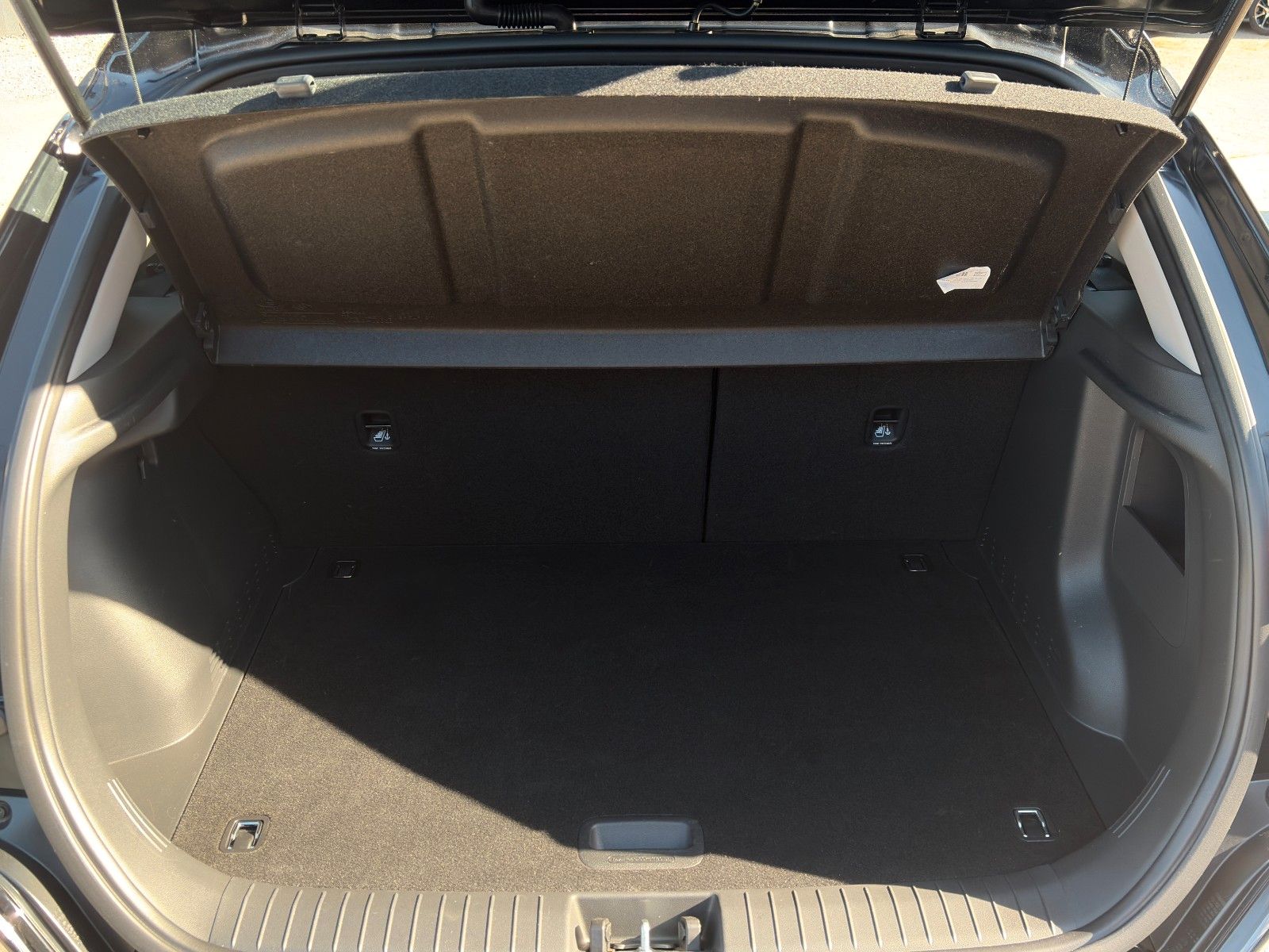 Fahrzeugabbildung Hyundai KONA E Select SHZ LHZ LKA LFA ACC CarPlay Navi