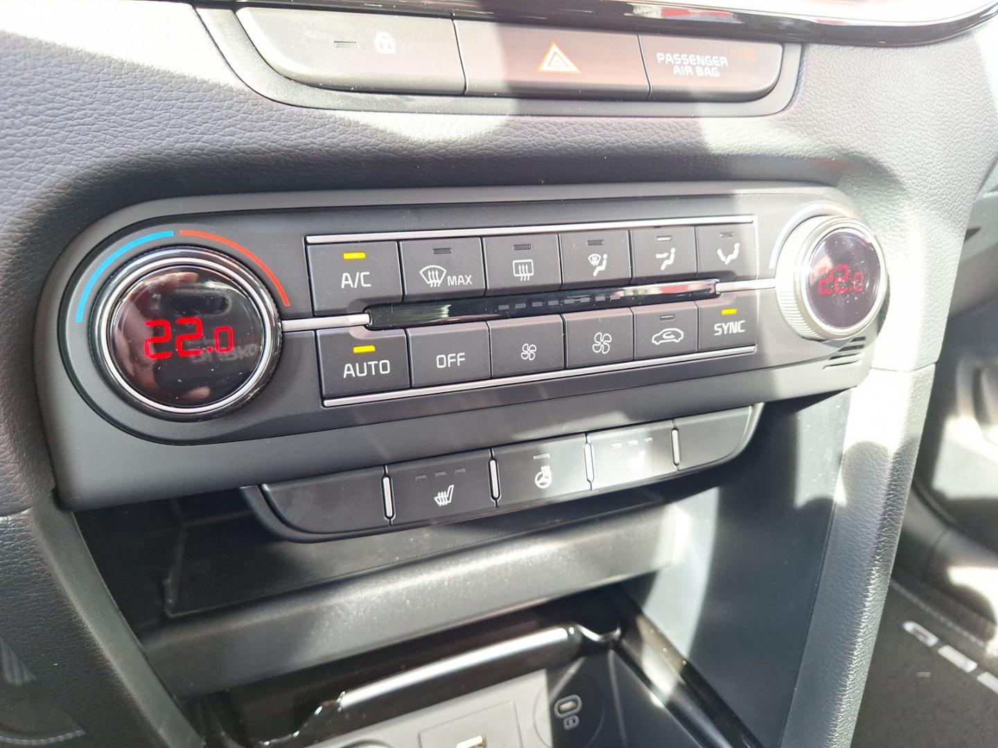 Kia Ceed_sw Ultimate Edition 1.5 DCT Mild-Hybrid Sty