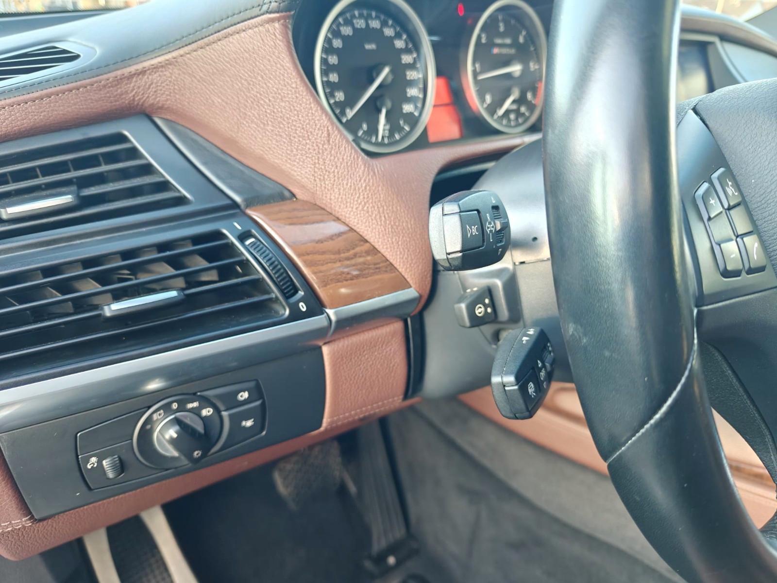 BMW X6 M50d 381 ch • Cuir Merino • Head-up • ACC Stop&Go • Caméras 360° • Toit ouvrant • Attelage