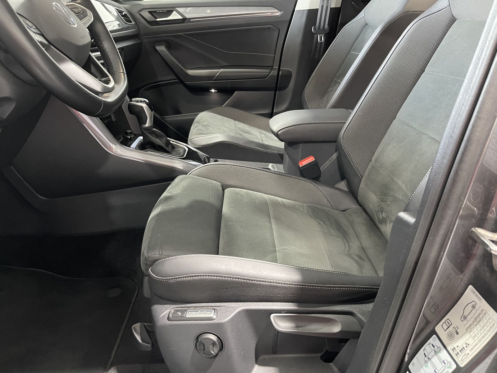 Fahrzeugabbildung Volkswagen T-Roc Style 2.0 TDI*LED*Cam*IQ.DRIVE*Navi*