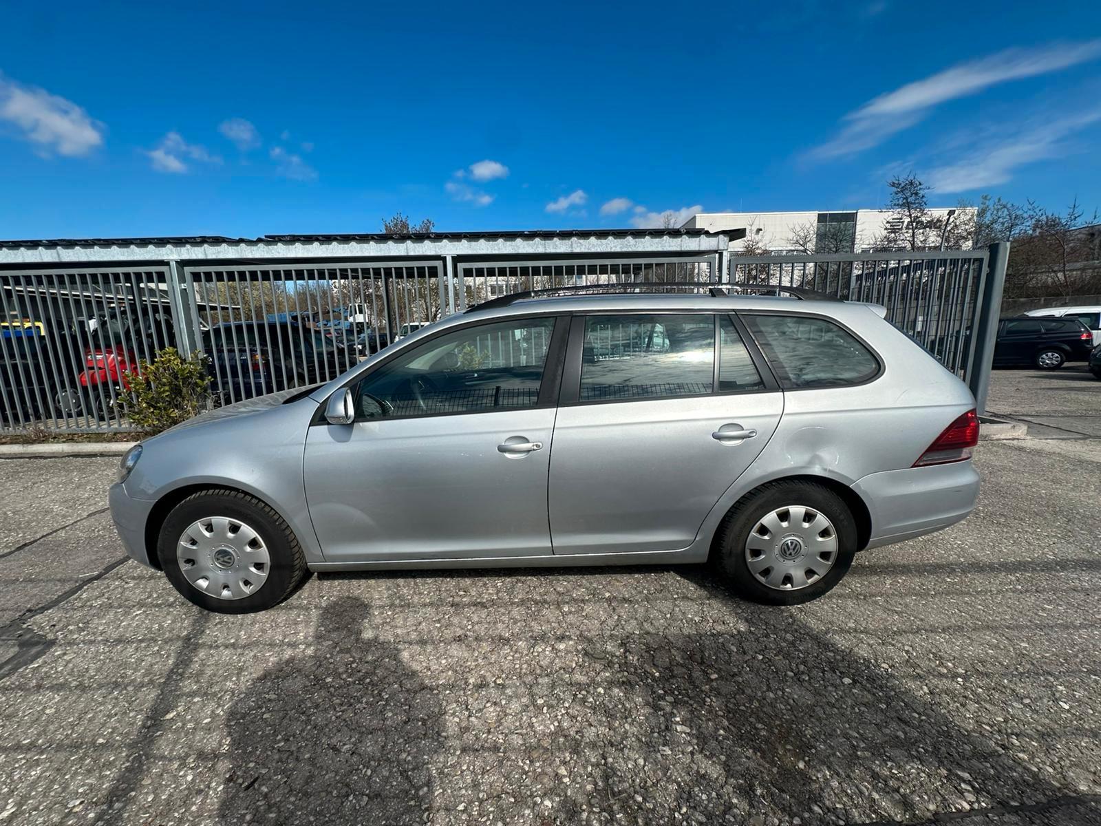 Volkswagen Golf 2011 — engine 1.598 cm³, 105 HP (77kW)