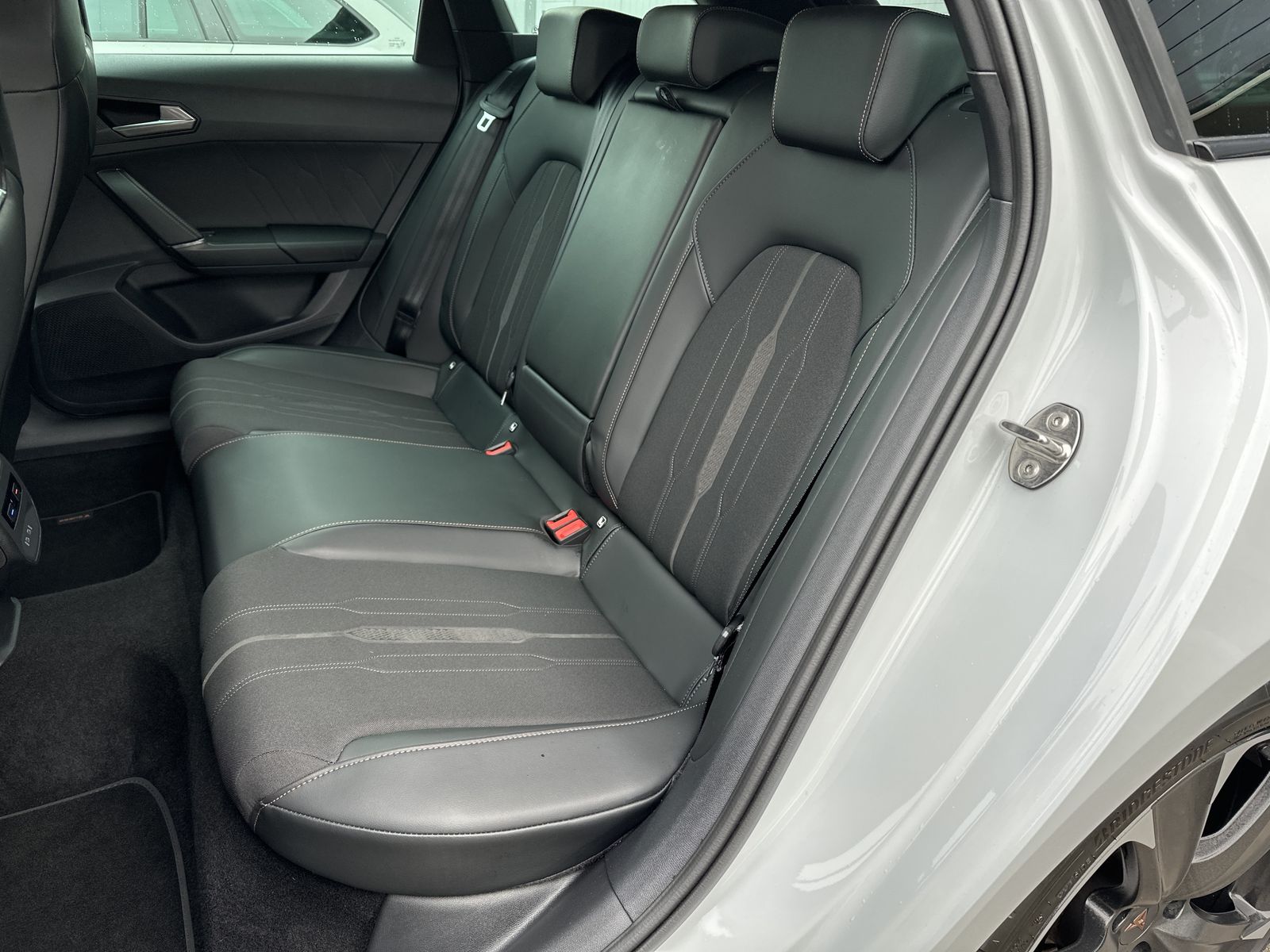 Fahrzeugabbildung CUPRA Leon Sportstourer 1.4 e-Hybrid NAV+LED+AHK+ACC